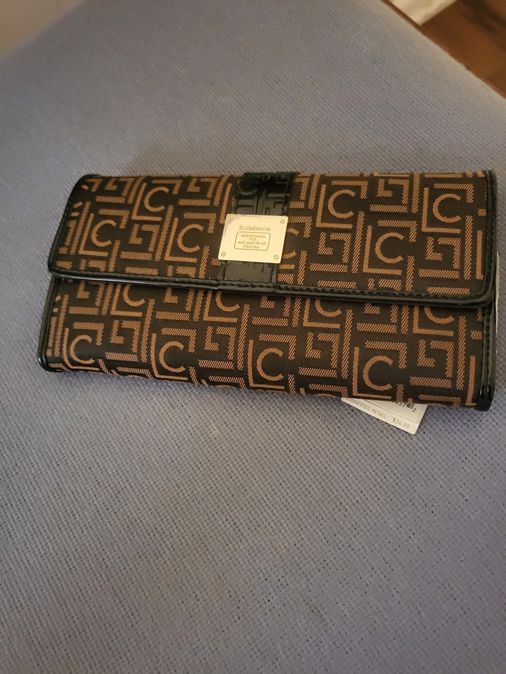 1 Hour Sale NWT Liz Claiborne Brown and Black Signature Fold Wallet